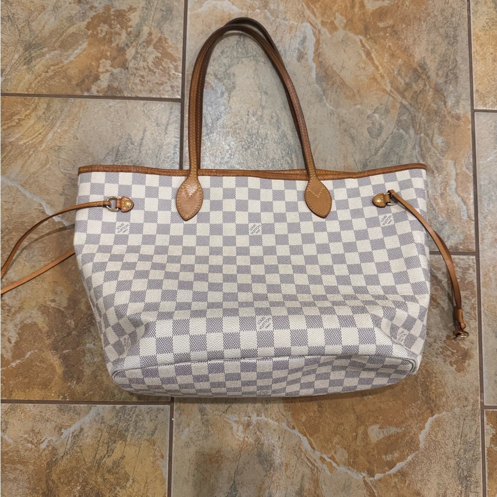 Louis Vuitton Never Full MM in great condition.